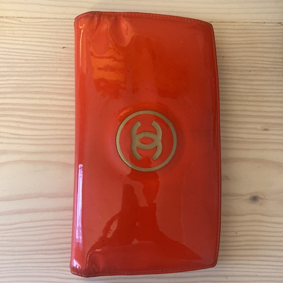 Authentic Chanel vinyl wallet ❤️ - Picture 4 of 5